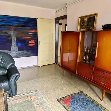 Grosse Mit Loggia Und Garten In Cottbus