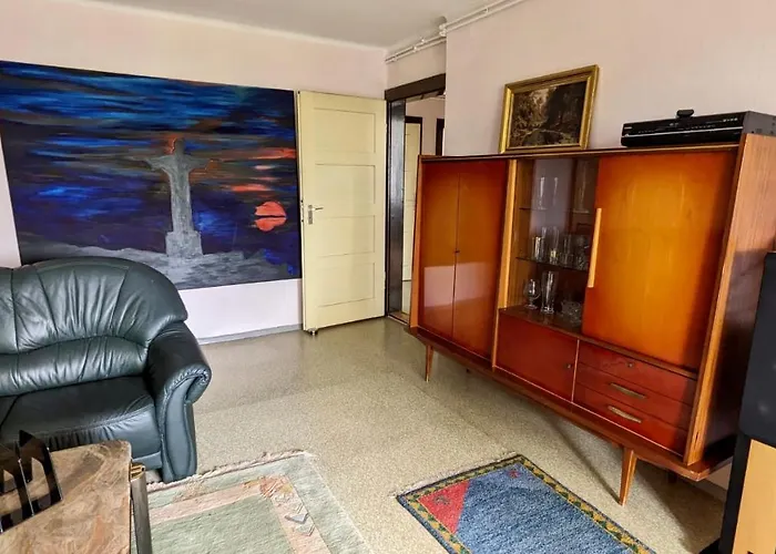 Grosse Mit Loggia Und Garten In Cottbus