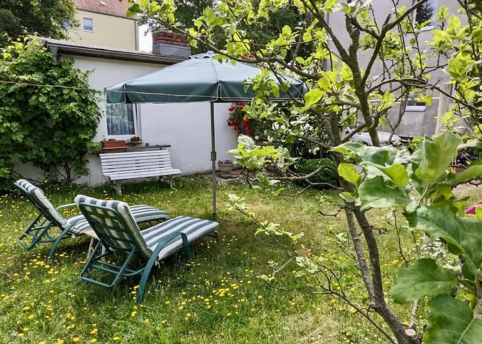 Grosse Mit Loggia Und Garten In *